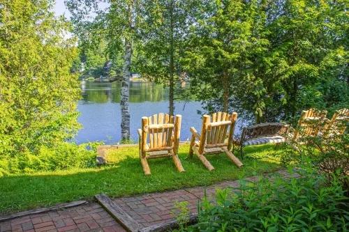 Lake front home with in-deck outdoor hot tub and spectacular lake views! Hotels in Eden