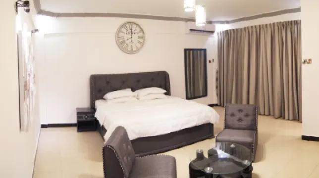 Econo Lodge Hotels near Kariakoo