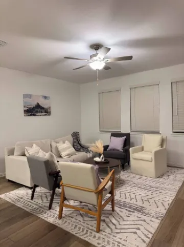 Spacious 4B Mid-Century 2BTH Oasis Family & Work Stay