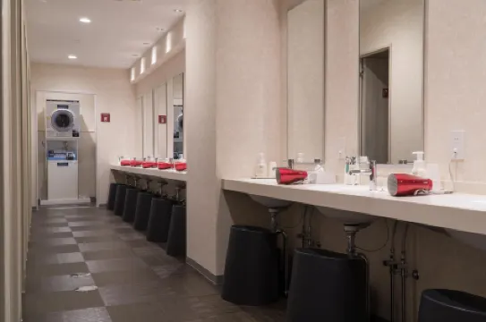 Mt.Fuji Cabin & Lounge Highland Station Inn (Capsule Hotel) Отели рядом с достопримечательностью «Oike Park»