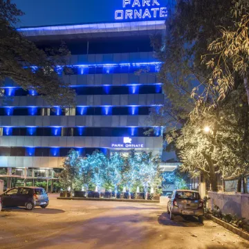 Park Ornate Hotel Viman Nagar Отели рядом с достопримечательностью «Шанивар Уода»