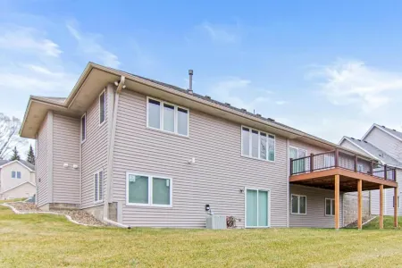 Minnesota Oak Ridge Estate: Burnsville and Apple Valley Near Mall of America