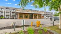 Clarion Hotel & Suites Fairbanks Near Ft Wainwright - parking
