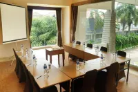 Papyrus Tropical Hotel Hotels in Tanah Sereal