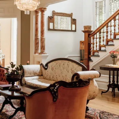 Ellerbeck Mansion Bed & Breakfast Hotels near Cathedral of the Madeleine