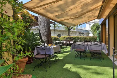 Hôtel Petit Palais فنادق في نيس