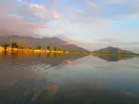Wangnoo Houseboats