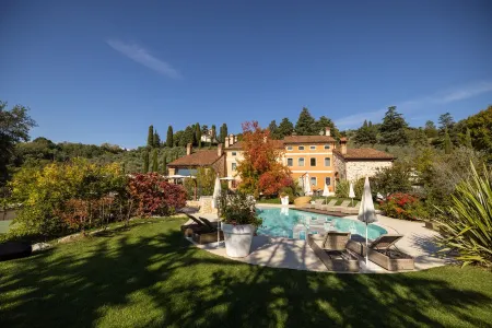 Borghetto San Biagio Relais Отели в г. Тьене
