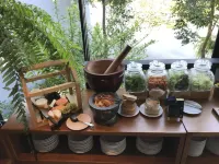 Natee The Riverfront Hotel Kanchanaburi - breakfast