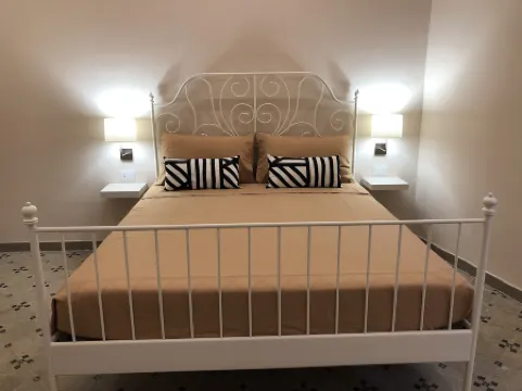 梅麗奧拉客房酒店