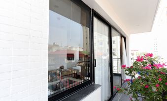 Quiet Hoang Quoc Viet Hotel & Apartment