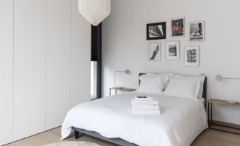 Unit 1 - Stylish Smart Home with Private Parking