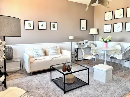 Appartement Proche de l'Otan Отели рядом с достопримечательностью «Дом Отрик»