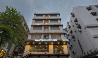 Treebo PL Grand, Vishakapatnam Hotel dekat INS Kurusura Submarine Museum