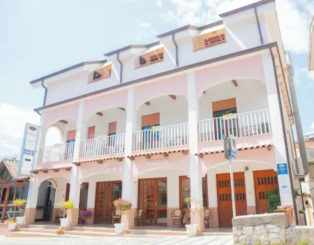 Le Tre Caravelle Hotel Отели в г. Палинуро