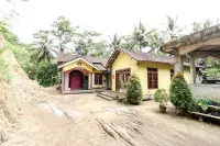 Kasmiyem Homestay Hotels in Kokap