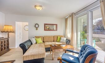 West Oasis with Terrace - Happy Rentals