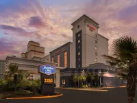 Hampton Inn Virginia Beach-Oceanfront North Hotels near Navy Seal Monument