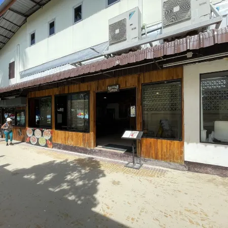 Twin Palms Hostel Phi Phi