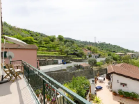 Joivy Family Flat W/3 Balconies, 10 Min to Beach Hotels in Moneglia