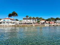 Bor Hôtel & Restaurant - Plage privée Hotels in Hyeres