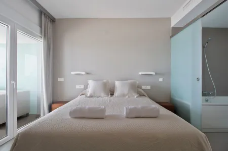 Happy Travel South Beach 1-1B Отели рядом с достопримечательностью «Памятник Коломаресу»