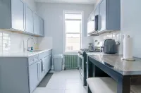 Love my place- 10 Mins Away To NYC - Pristine Apartment