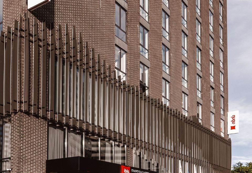 1. 이비스 트빌리시..