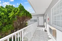 Renovated Apt -unit #3 / Close to Beach w/ Parking