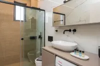 Orama Luxury Apartments - Homestays