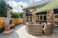 Woodpeckers - Stylish Luxury Property With hot tub