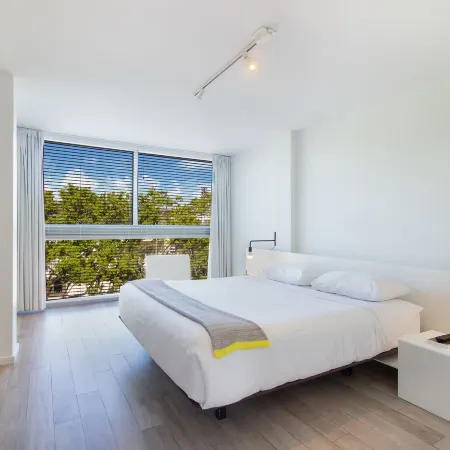 Beach Haus Key Biscayne Contemporary Apartments
