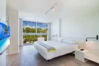 Beach Haus Key Biscayne Contemporary Apartments Hotels in Key Biscayne