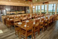 Skyline Splendor: Luxe Retreat with Breathtaking Views over Downtown Gatlinburg