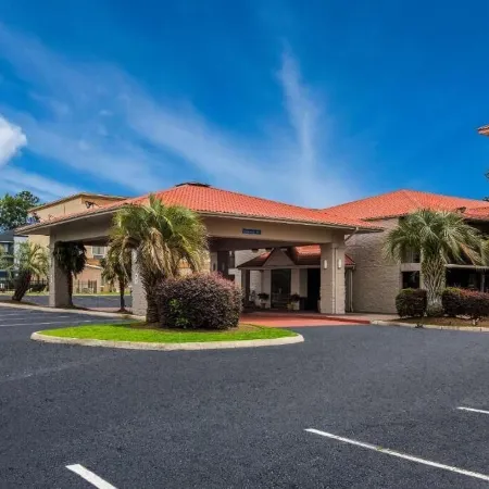 Super 8 by Wyndham Savannah