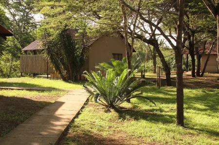 Msunduze River Lodge Отели рядом с достопримечательностью «Thanda Safari - Private Game Reserve»