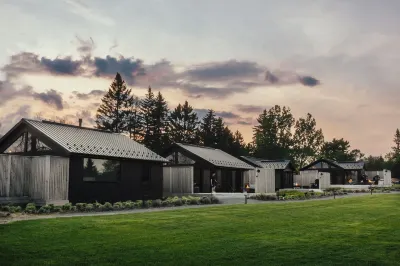 Wander the Resort Hotel dekat Norman Hardie Winery