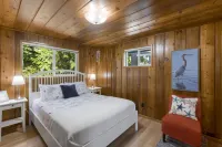 Captain's Retreat Hotels in Mason County