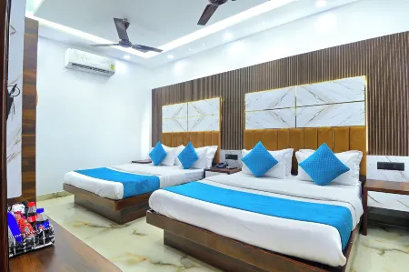 Nav Durga Guest House Отели рядом со станцией Rajiv Chowk