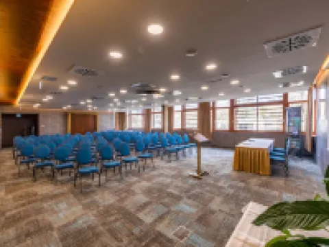 ホテル ゴールデン レイク リゾート バラトンフレドのホテル