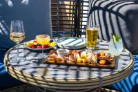 Inn at the Pier Pismo Beach, Curio Collection by Hilton - breakfast