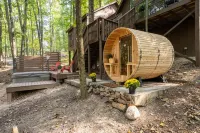 Cozy Retreat - Hot Tub, Sauna, Fire Pit, Pool Access Hotels in Berkeley County