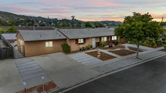 Charming Oasis with Modern Kitchen and Outdoor Patio - Cozy Retreat