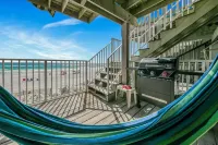 Weekender by AvantStay Gorgeous Beach Front Home w Ocean View