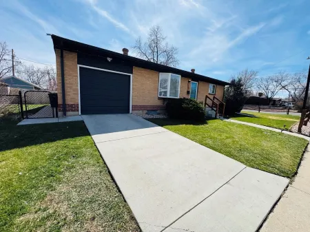 Cozy Home Games+BBQ|Min to Downtown Den & Boulder!