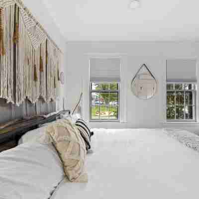 Steps to Beach • Free Parking • 2Br Rockport Rooms