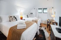 Charming 9br / 8.5 bath, Sleeps 19, WiFi, Fitness Room w/ Beautiful Views! Hotels near Plattekill Mountain