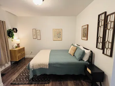 Kit Carson Bungalow: AC/Heat + Pets Free! Hotels near Most Holy Trinity Catholic Church