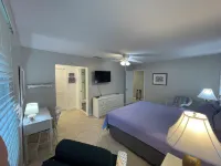 Walk to Bethany Beach, restaurants and CVS in under 10 minutes! Perfect for 8!