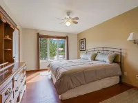Your Lake Pend Orielle Get Away, beautiful waterfront home with private dock Ξενοδοχεία στην πόλη Sagle
